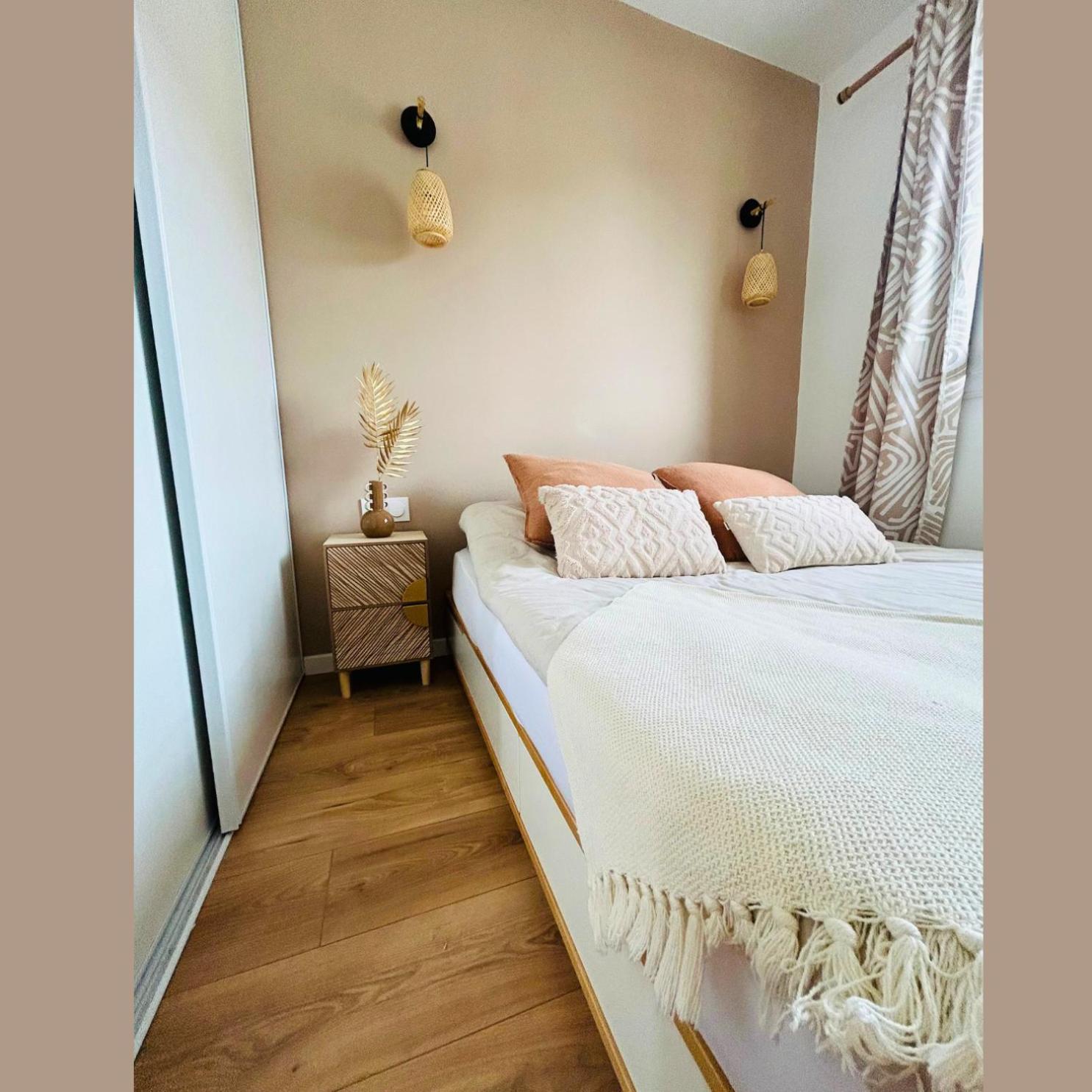 Studio Easy Check-In 8 Mins Disneyland 35 Mins Paris Free Starbucks Coffee Parking Wifi Bussy-Saint-Georges Exteriör bild