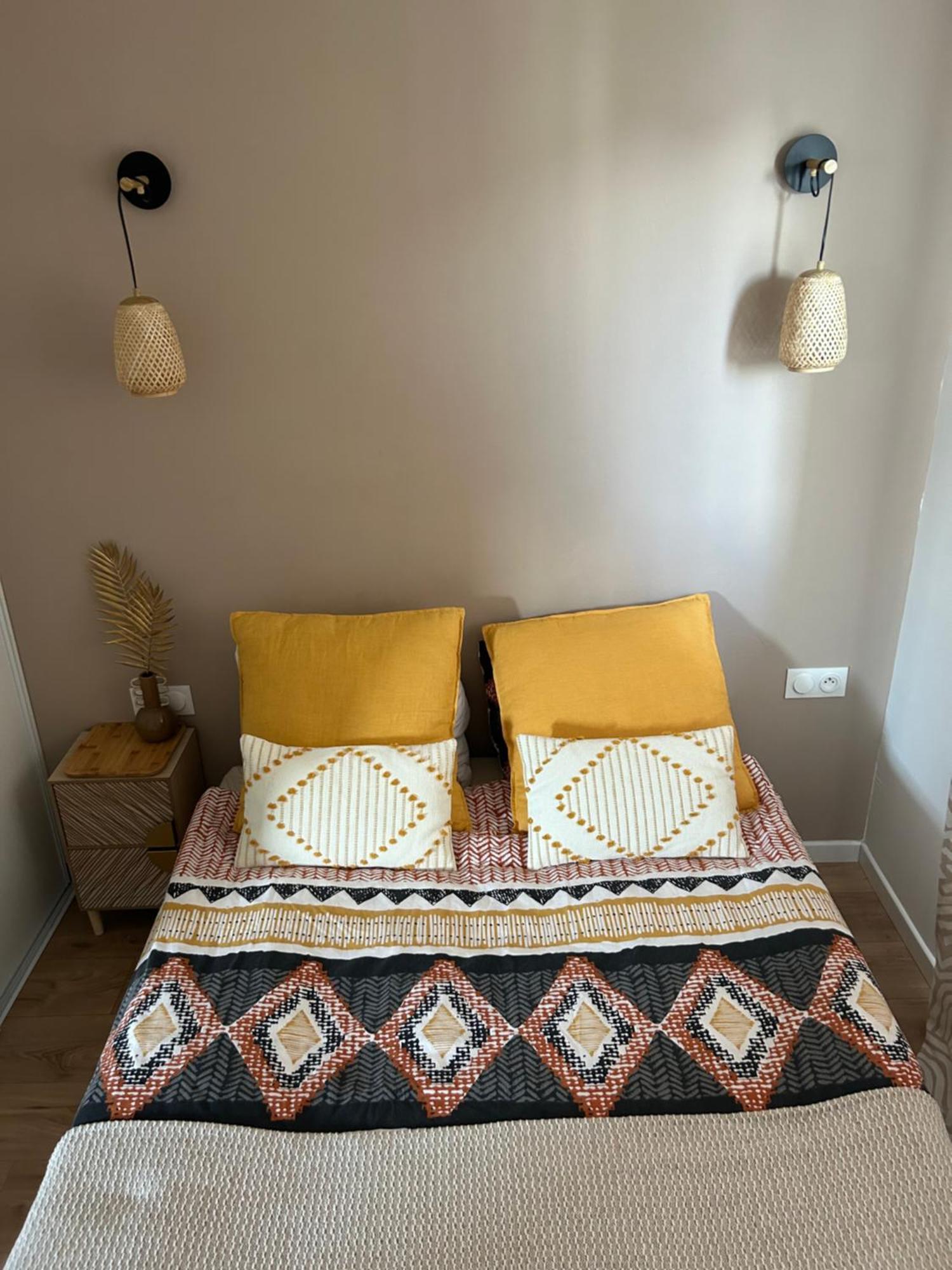 Studio Easy Check-In 8 Mins Disneyland 35 Mins Paris Free Starbucks Coffee Parking Wifi Bussy-Saint-Georges Exteriör bild